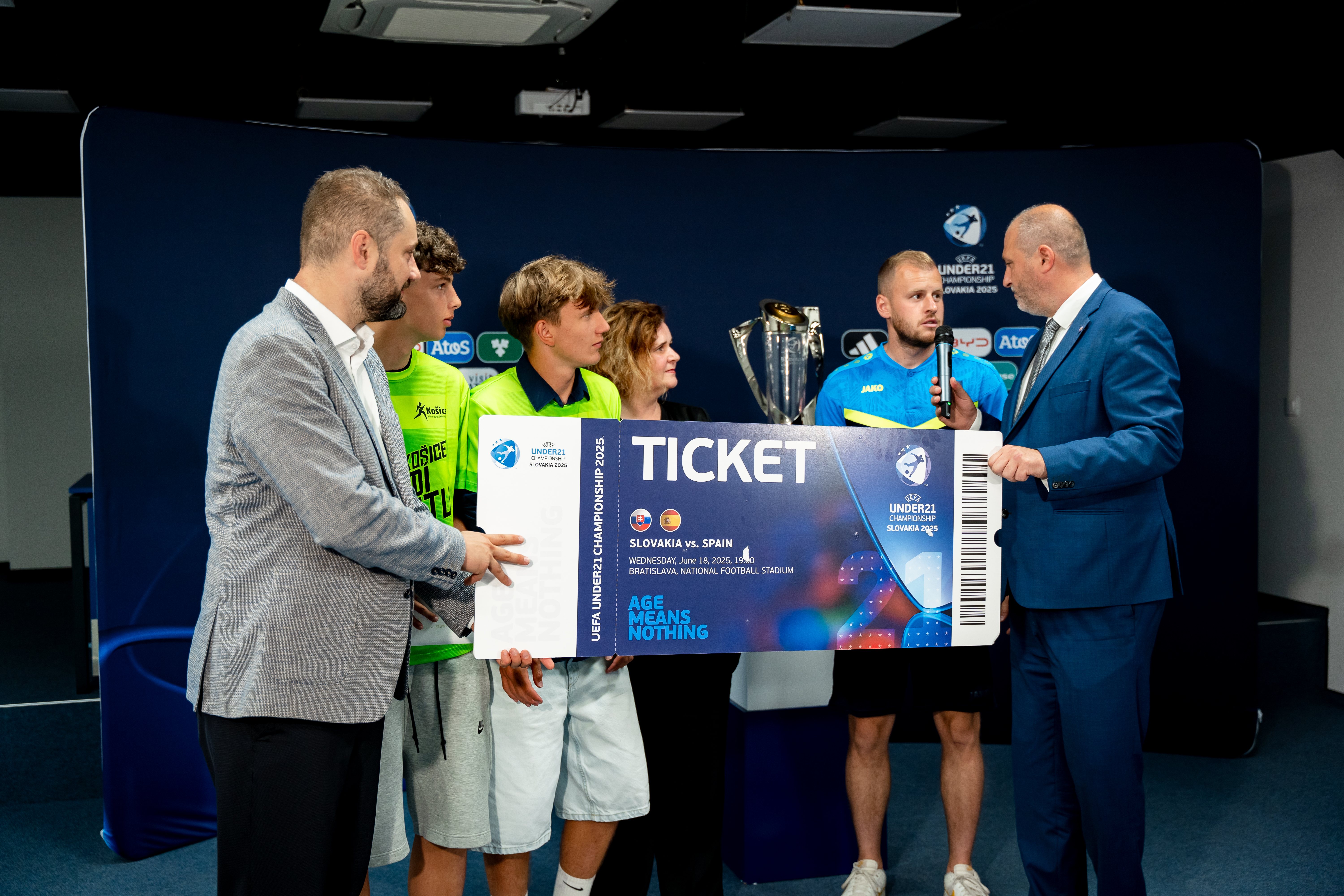 Tlacovy brifing - o pripravach sampionatu UEFA-30